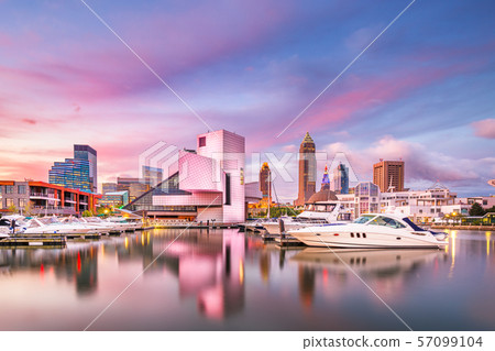 Cleveland, Ohio, USA Skyline 57099104
