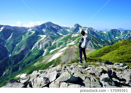 登山者從山上看白馬山。 57099361
