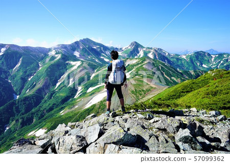 登山者從山上看白馬山。 57099362