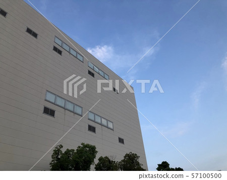Product center and blue sky 57100500