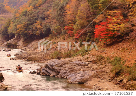 乘坐開放的船（Kyono，Sagano）沿著Hozu河下山 57101527
