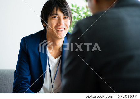 兩個男人的商務會議 57101637