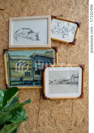 Frame in wall 57102406