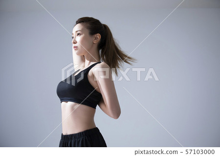 女性熱瑜伽運動汗水 57103000