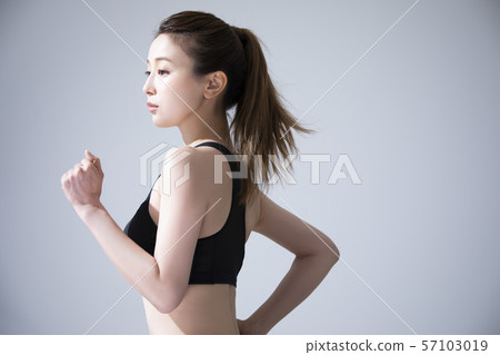 女子運動運動服 57103019