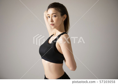 Female hot yoga exercise sweat 57103058