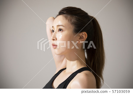 Female hot yoga exercise sweat Female hot yoga exercise sweat 57103059