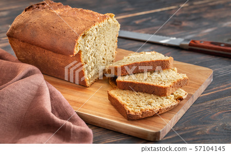 Sliced pumpkin bread 57104145