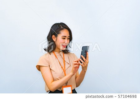像etax的簡單電子申報，智能手機的無現金支付，充電智能手機遊戲和轉動gacha等形象 57104698