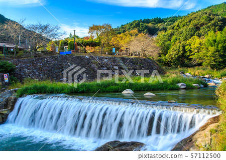 Autumn scenery of Nihiyama Park [Kanzaki City, Saga Prefecture] 57112500