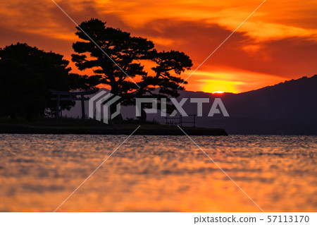 《島根縣》日落著名景點真ji湖的夜景 57113170