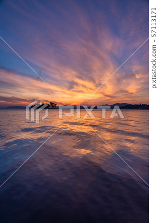 《島根縣》日落著名景點真ji湖的夜景 《島根縣》日落著名景點真ji湖的夜景 57113171