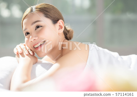 Woman Este Resort 57114161