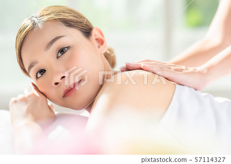 Woman Este Resort Woman Este Resort 57114327