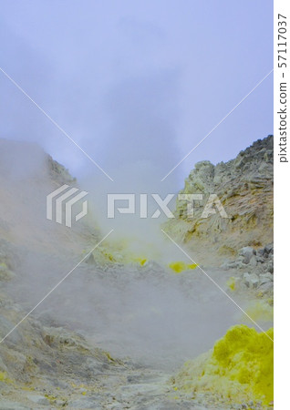 Erupting sulfur (Itoyama (Atosanupuri) / Teshikaga-cho, Kawakami-gun, Hokkaido) Erupting sulfur (Itoyama (Atosanupuri) / Teshikaga-cho, Kawakami-gun, Hokkaido) 57117037