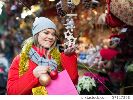 Woman shopping on Christmas market 57117298