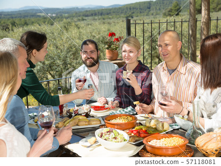 Friends dinner al fresco 57118081