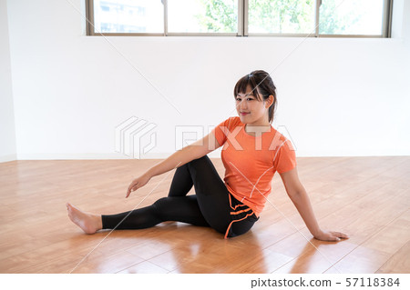 女人伸展 女人伸展 57118384