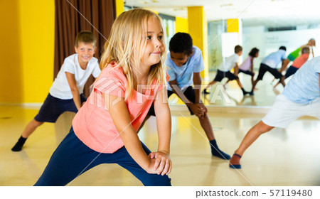 Gymnastics lesson in elementary school Gymnastics lesson in elementary school 57119480