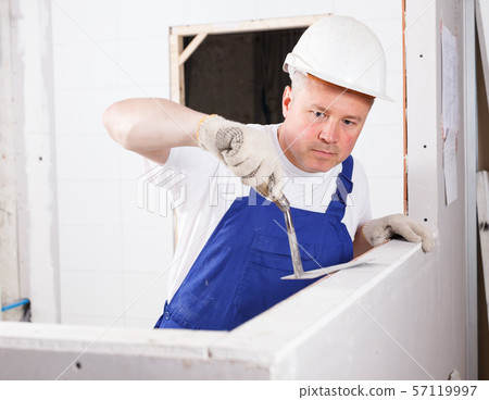 Plasterer taping drywall joints Plasterer taping drywall joints 57119997