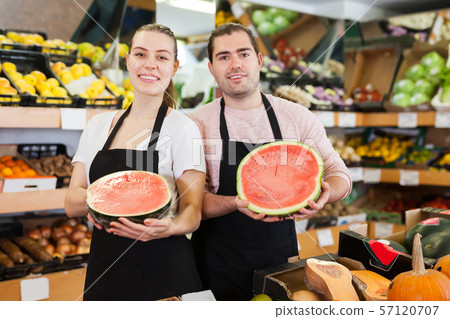 Young woman and man holding half of watermelon 57120707