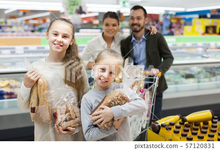 Family and two girls kids are demonstraiting meal for home Family and two girls kids are demonstraiting meal for home 57120831