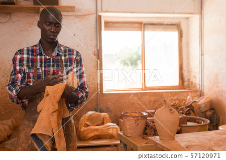 Potter wiping hands Potter wiping hands 57120971