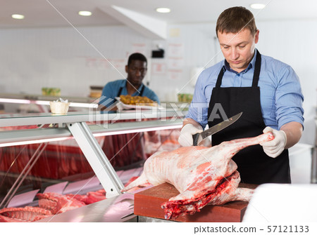 Butcher preparing meat of lamb 57121133