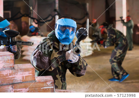 Player in blue mask is targeting in foe Player in blue mask is targeting in foe 57123998