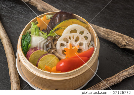 Steamed vegetables with medicinal dishes 57126773