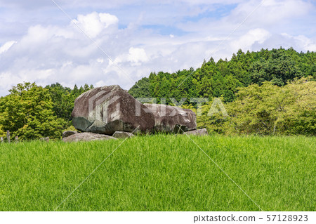 Ishimakitai burial mound 57128923