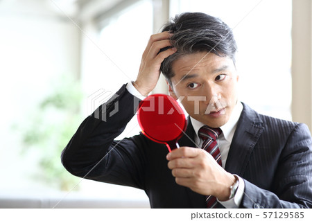 與鏡子的商人 57129585