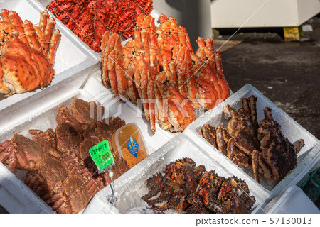 Hokkaido Hakodate morning market king crab 57130013