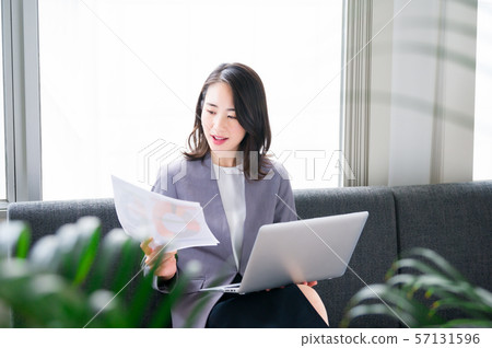 Business woman 57131596