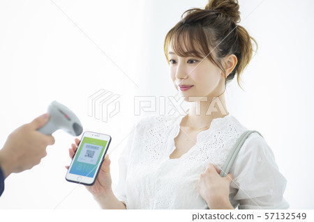 智能手機付款(應用程序屏幕是為Pixela創建的虛擬屏幕) 智能手機付款(應用程序屏幕是為Pixela創建的虛擬屏幕) 57132549