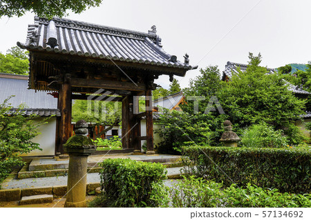 [Yamanashi Prefecture] Kokoji Temple Ajimon in early summer 57134692