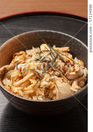 蘑菇飯 57134996