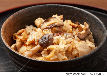 蘑菇飯 57135012