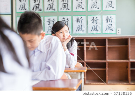 初中生，教室，上課 57138136
