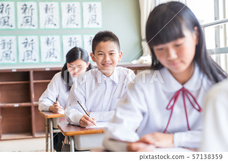 初中生，教室，上課 57138359