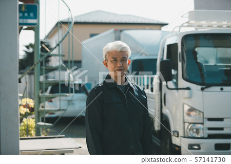 卡車 銀髮族 人 57141730