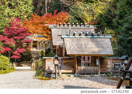 The outer shrine Itagaki Omon and autumn leaves Hyuga Daijingu 57142240