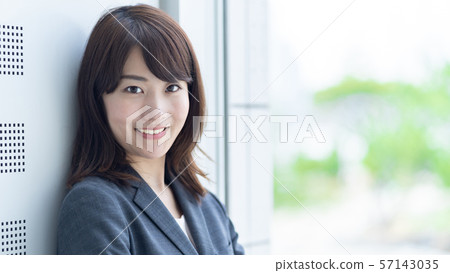 Business woman portrait 57143035