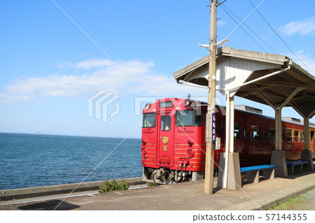 下條站和Iyo Pass 下條站和Iyo Pass 57144355