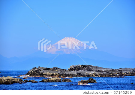 Jogashima Nagatsuro Pass and Mount Fuji 57145299