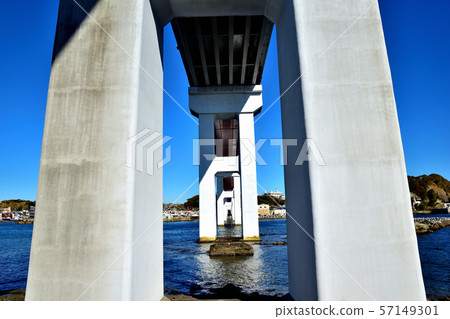 Jogashima Ohashi and blue sky 57149301