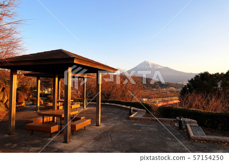 從藤川服務區看到的富士山 57154250