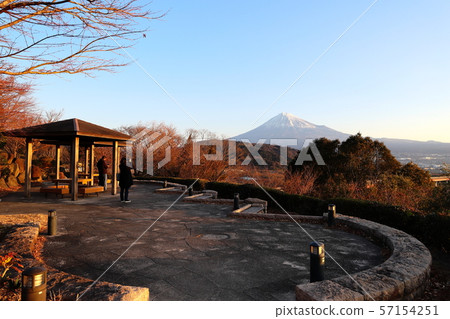 從藤川服務區看到的富士山 57154251