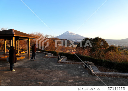 從藤川服務區看到的富士山 57154255