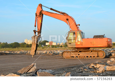 Crawler excavator with hydraulic hammer  57156263